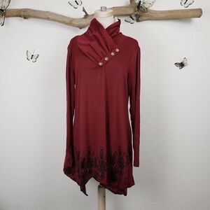Sese code tunic with button neck